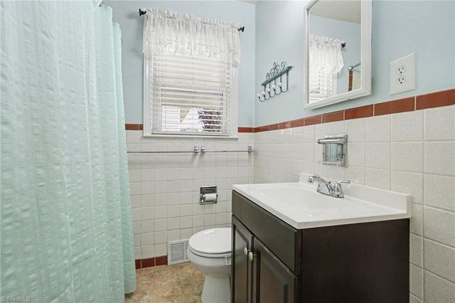 724 Lake Drive, Kernersville, NC 27284