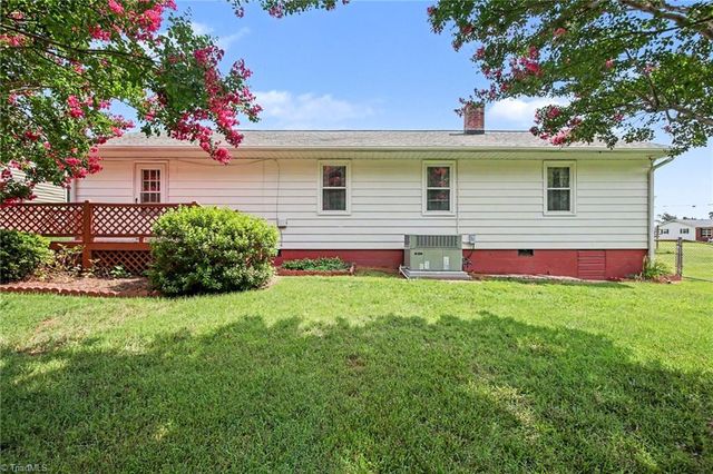724 Lake Drive, Kernersville, NC 27284