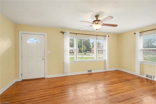 724 Lake Drive, Kernersville, NC 27284