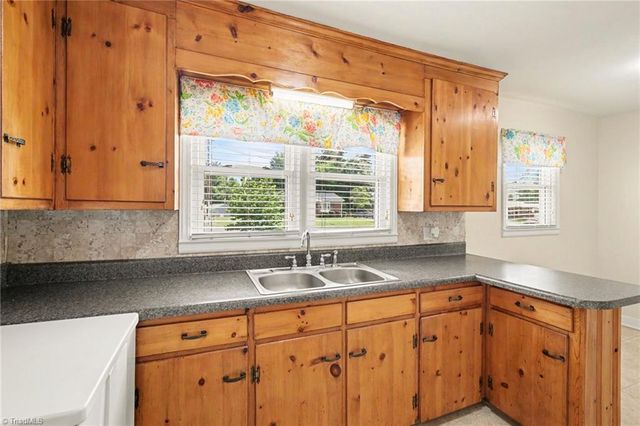 724 Lake Drive, Kernersville, NC 27284