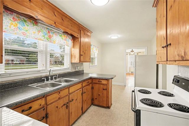 724 Lake Drive, Kernersville, NC 27284