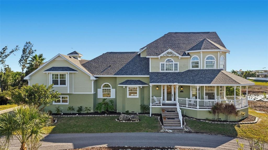 Image 10 of property listing at 925 BAYSHORE DRIVE, Terra Ceia, FL 34250