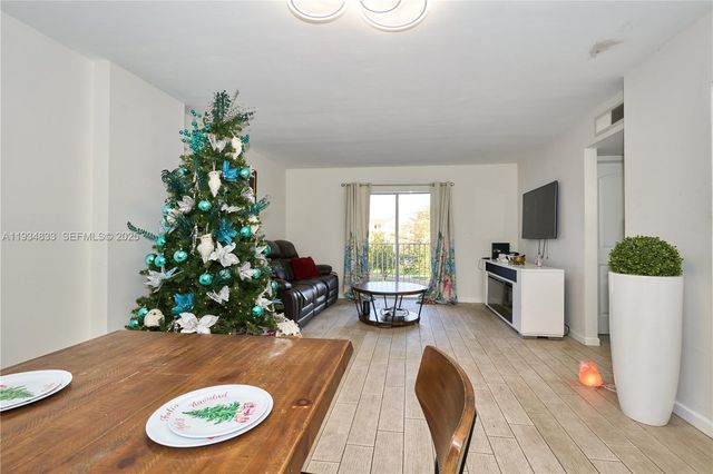 8240 SW 210th St 207, Cutler Bay, FL 33189