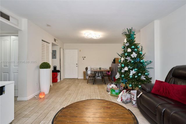 8240 SW 210th St 207, Cutler Bay, FL 33189