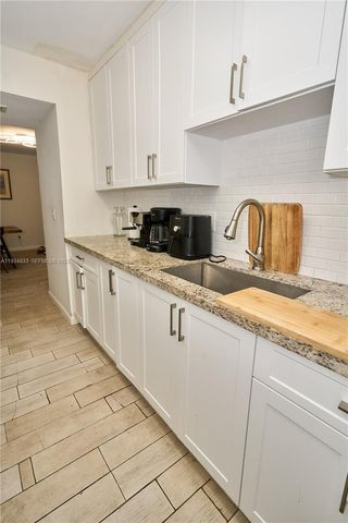 8240 SW 210th St 207, Cutler Bay, FL 33189