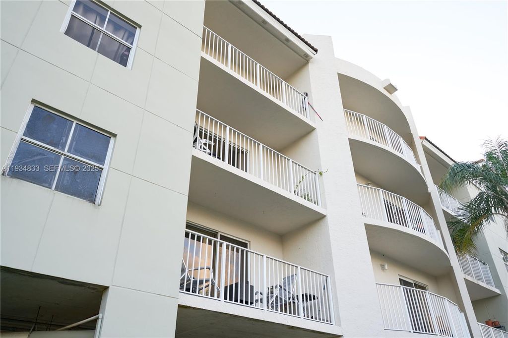 8240 SW 210th St 207, Cutler Bay, FL 33189