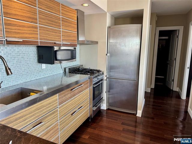 3 Horizon Road 1418, Fort Lee, NJ 07024