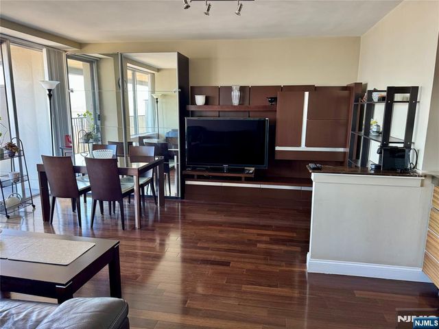 3 Horizon Road 1418, Fort Lee, NJ 07024