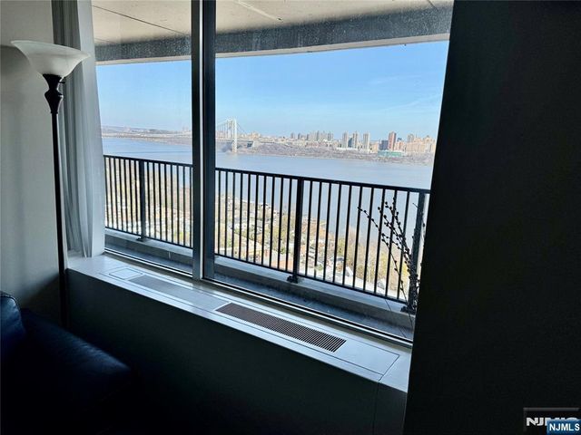 3 Horizon Road 1418, Fort Lee, NJ 07024