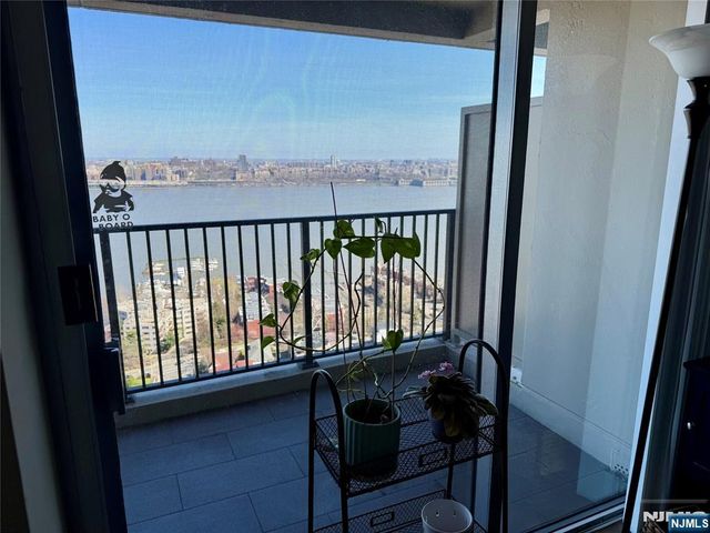 3 Horizon Road 1418, Fort Lee, NJ 07024