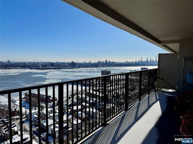 3 Horizon Road 1418, Fort Lee, NJ 07024