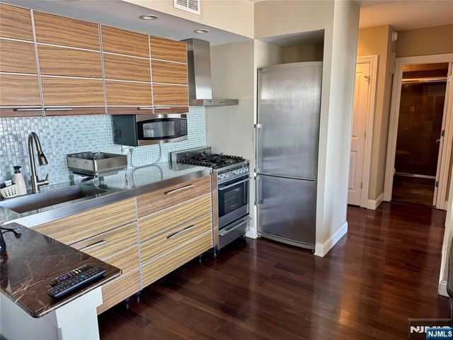 3 Horizon Road 1418, Fort Lee, NJ 07024