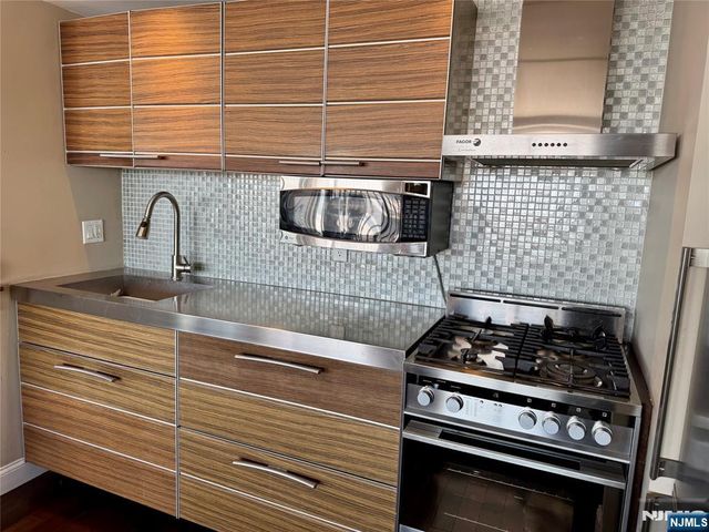 3 Horizon Road 1418, Fort Lee, NJ 07024