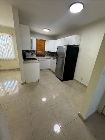 30 SE 4th Ave 116, Hallandale Beach, FL 33009