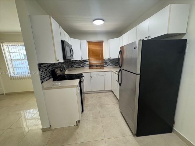 30 SE 4th Ave 116, Hallandale Beach, FL 33009