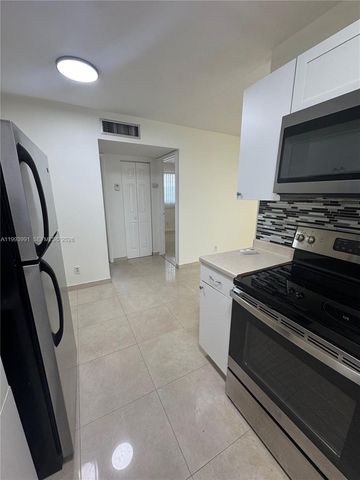 30 SE 4th Ave 116, Hallandale Beach, FL 33009