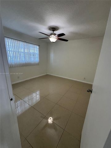 30 SE 4th Ave 116, Hallandale Beach, FL 33009