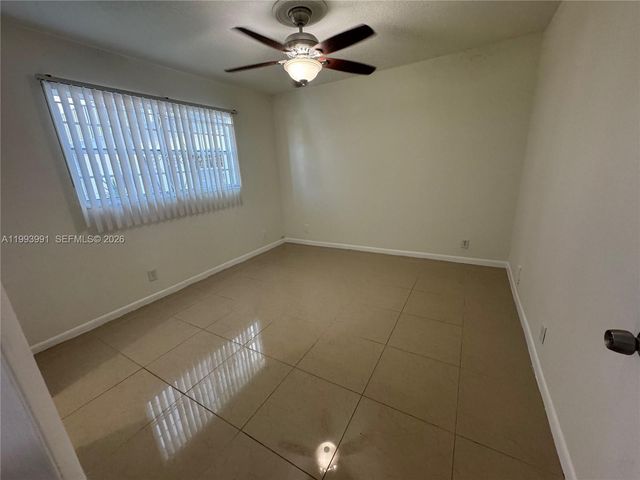30 SE 4th Ave 116, Hallandale Beach, FL 33009
