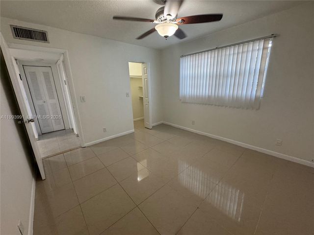 30 SE 4th Ave 116, Hallandale Beach, FL 33009
