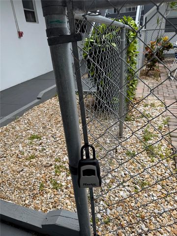 30 SE 4th Ave 116, Hallandale Beach, FL 33009