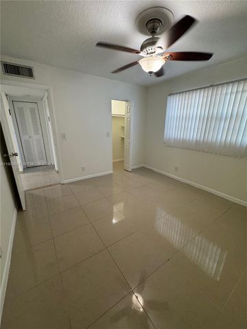 30 SE 4th Ave 116, Hallandale Beach, FL 33009