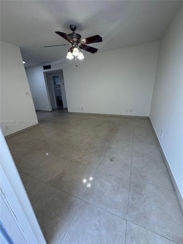 30 SE 4th Ave 116, Hallandale Beach, FL 33009