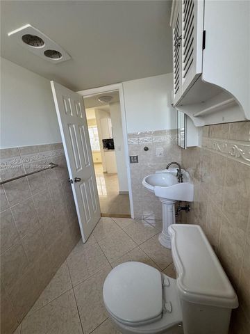 30 SE 4th Ave 116, Hallandale Beach, FL 33009