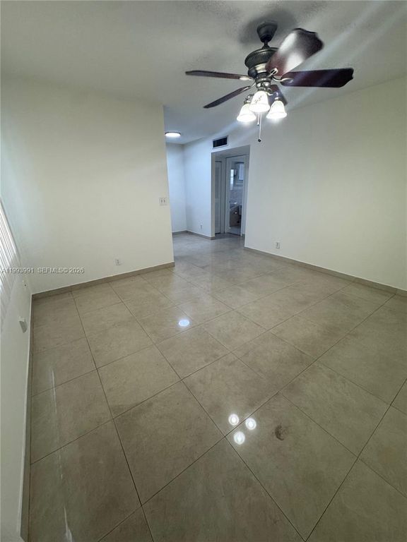 30 SE 4th Ave 116, Hallandale Beach, FL 33009