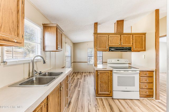 4690 Port Loop Road SE, Southport, NC 28461