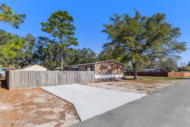 4690 Port Loop Road SE, Southport, NC 28461