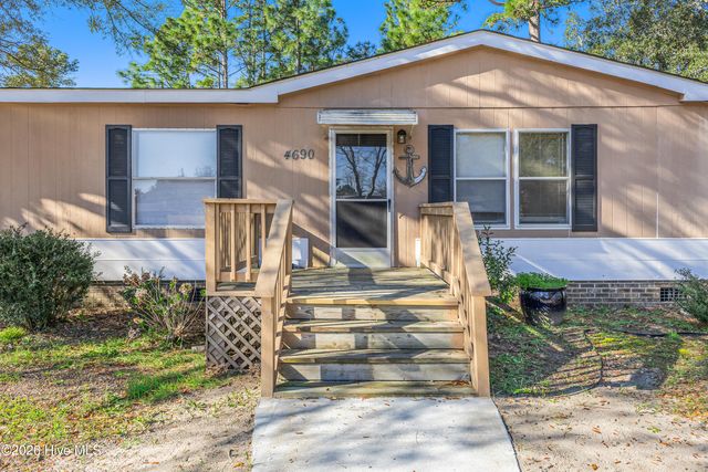 4690 Port Loop Road SE, Southport, NC 28461