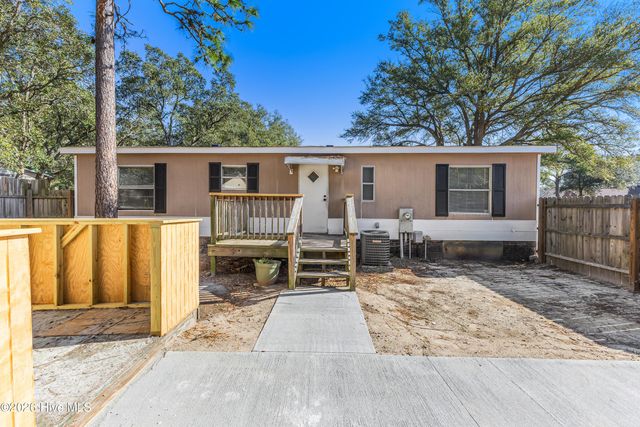 4690 Port Loop Road SE, Southport, NC 28461