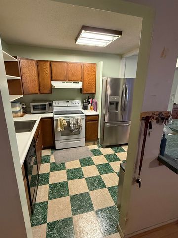 64 Bayberry Lane, South Burlington, VT 05403