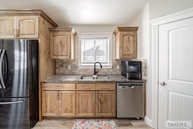 1250 N Bent Grass Drive, Ammon, ID 83406