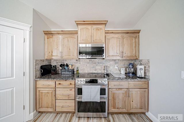 1250 N Bent Grass Drive, Ammon, ID 83406