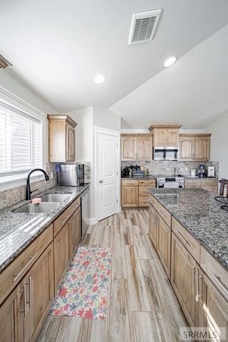 1250 N Bent Grass Drive, Ammon, ID 83406