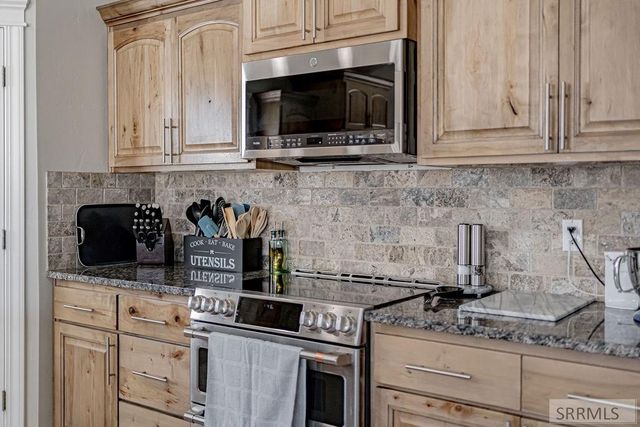 1250 N Bent Grass Drive, Ammon, ID 83406