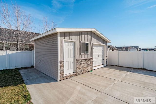 1250 N Bent Grass Drive, Ammon, ID 83406