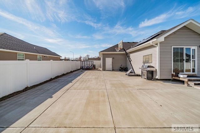 1250 N Bent Grass Drive, Ammon, ID 83406