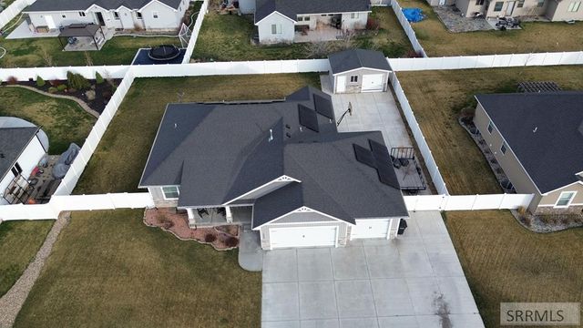 1250 N Bent Grass Drive, Ammon, ID 83406