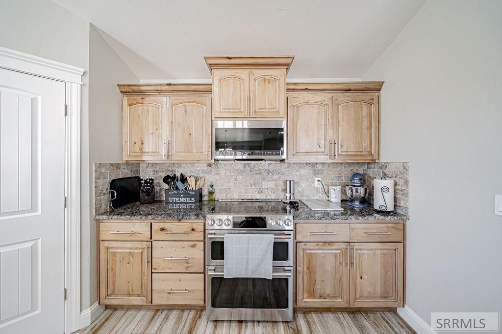 Image 18 of property listing at 1250 N Bent Grass Drive, Ammon, ID 83406