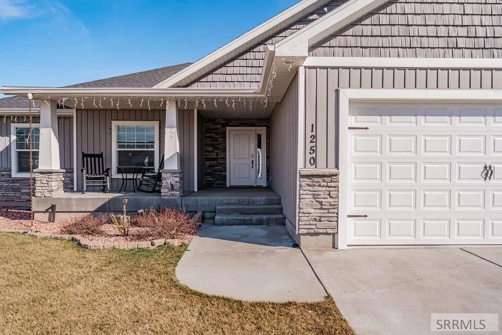 Image 3 of property listing at 1250 N Bent Grass Drive, Ammon, ID 83406