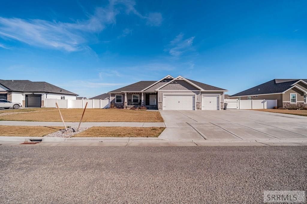 Image 4 of property listing at 1250 N Bent Grass Drive, Ammon, ID 83406