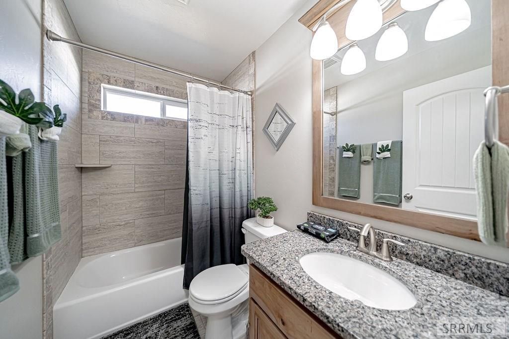 Image 49 of property listing at 1250 N Bent Grass Drive, Ammon, ID 83406