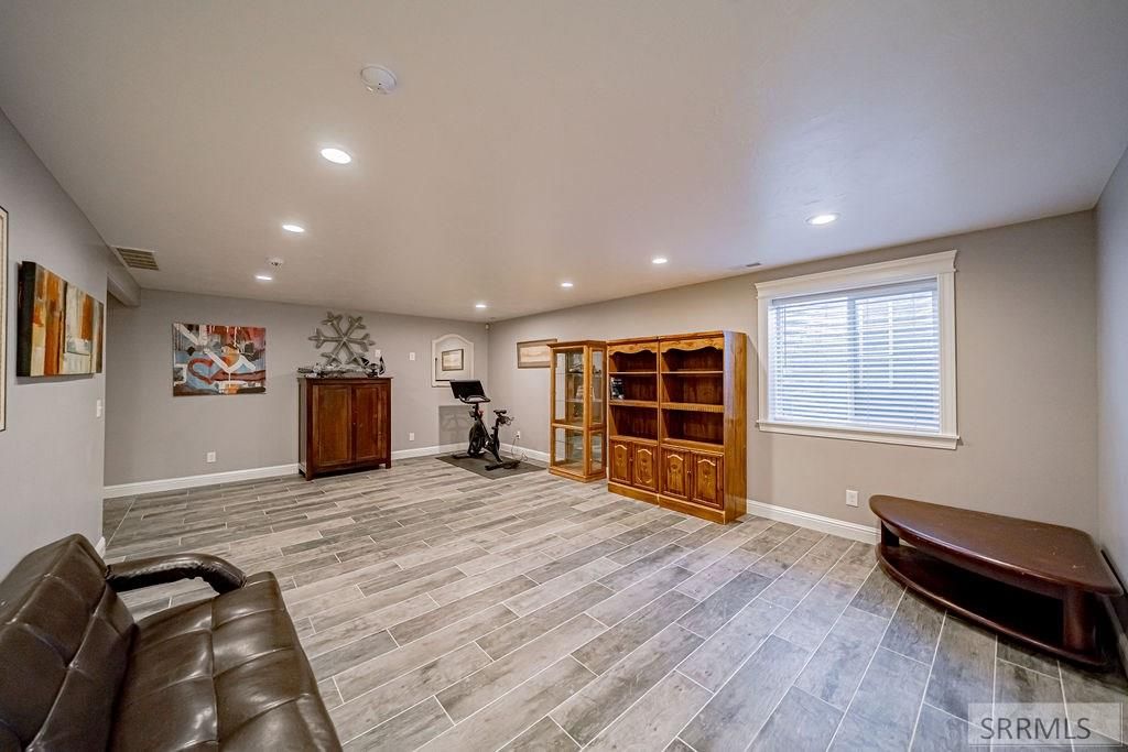 Image 54 of property listing at 1250 N Bent Grass Drive, Ammon, ID 83406