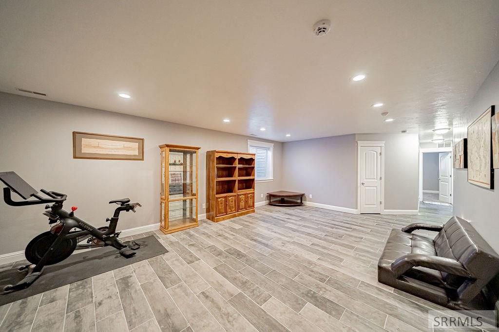 Image 62 of property listing at 1250 N Bent Grass Drive, Ammon, ID 83406