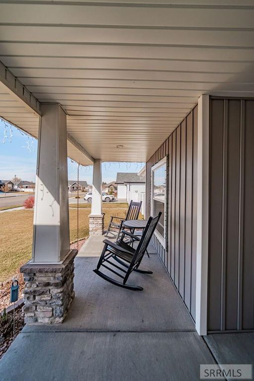 Image 7 of property listing at 1250 N Bent Grass Drive, Ammon, ID 83406