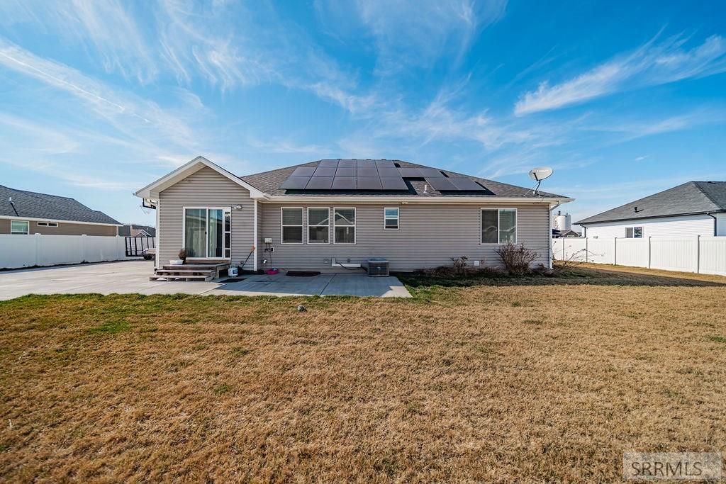 Image 71 of property listing at 1250 N Bent Grass Drive, Ammon, ID 83406
