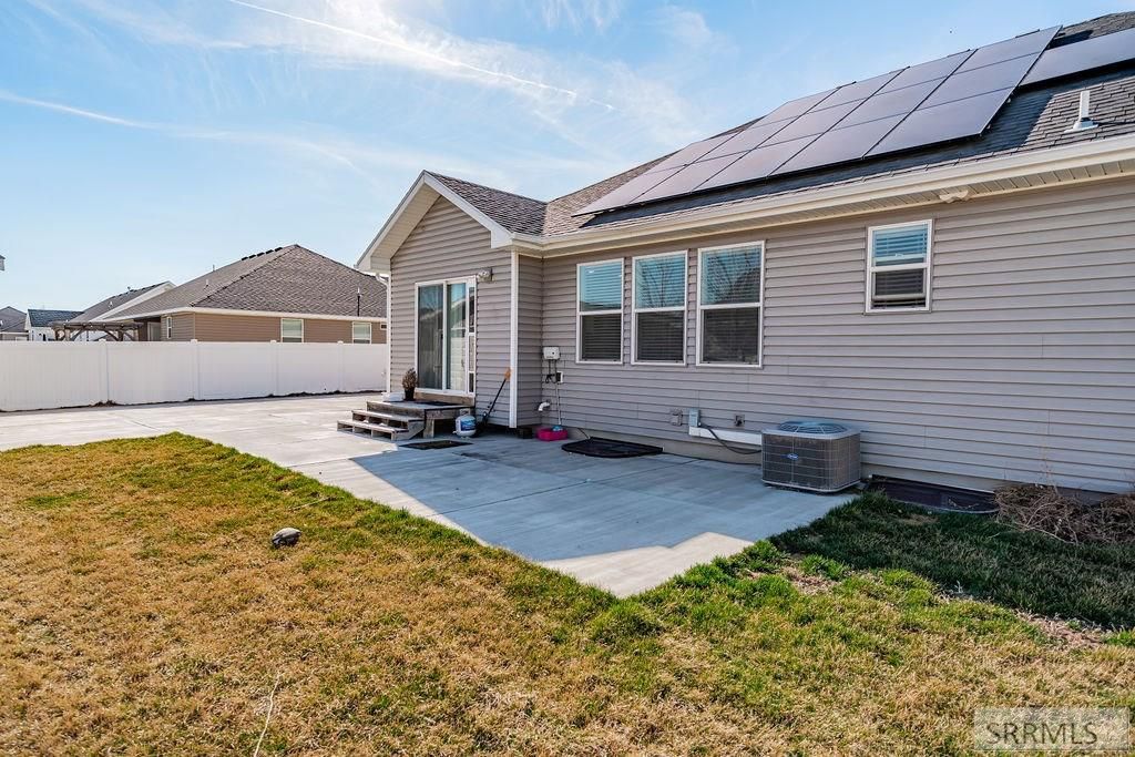 Image 73 of property listing at 1250 N Bent Grass Drive, Ammon, ID 83406