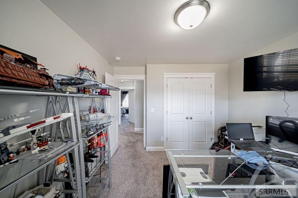 Image 74 of property listing at 1250 N Bent Grass Drive, Ammon, ID 83406